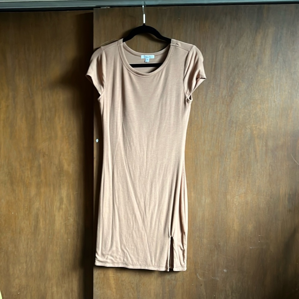 Shades of Rose body con dress. Tags were removed but only ever tried on.